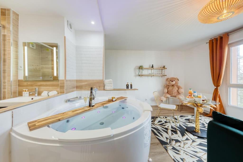 Suite Love Jacuzzi Монтеврен Екстер'єр фото