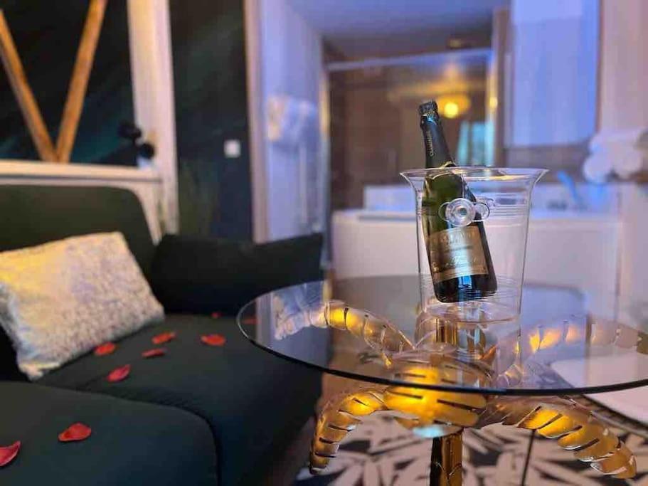 Suite Love Jacuzzi Монтеврен Екстер'єр фото