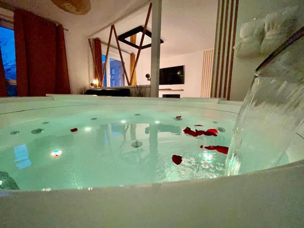 Suite Love Jacuzzi Монтеврен Екстер'єр фото